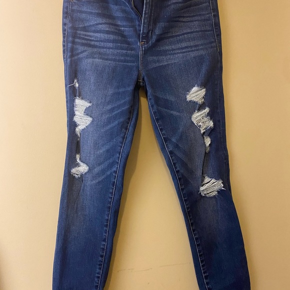 Abercrombie and Fitch - Picture 2 of 5